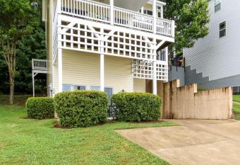 House# 34 Whale Watchers Folly 4BR (pet friendly) allows 18 year olds to book a room