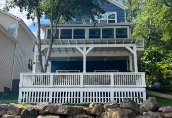 House #41 Moonset Vista House (Pet Friendly) allows 18 year olds to book a room