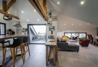 Lac et montagne charmante maison id  alement plac  e! has Balcony rooms