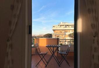 Appartamento con Terrazza allows 18 year olds to book a room