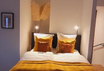 R  WellnessSuite I R  -Stern I Messe I Klinikum allows 18 year olds to book a room