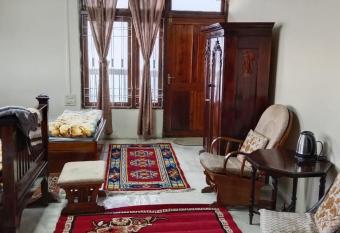 Hillgrove homestay has Balcony rooms