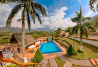 Hotel Las Margaritas allows 18 year olds to book a room