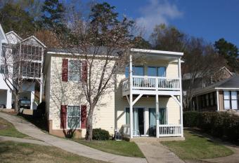 House #61 Teal We Meet Again (Pet Friendly) allows 18 year olds to book a room