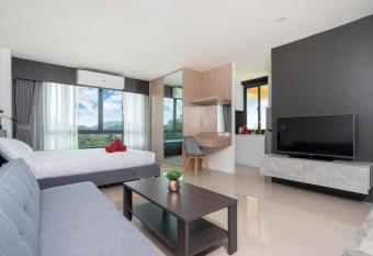 Central Hill View Condo B930 B with Prime Location has Balcony rooms