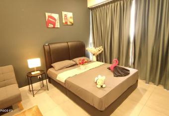 BS722- Self Checkin-Wifi-Netflix-Parking-Pool-Klia, 5073 allows 18 year olds to book a room