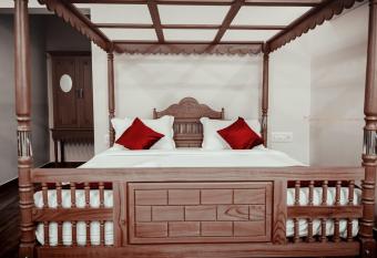 ATHIRAPPILY SREENILAYAM HERITAGE RESORt has Balcony rooms