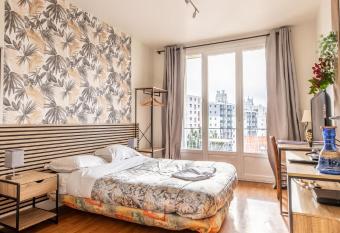 Cosy T1 Lavoisier tout   quip  e avec balcon CL-FD has Balcony rooms