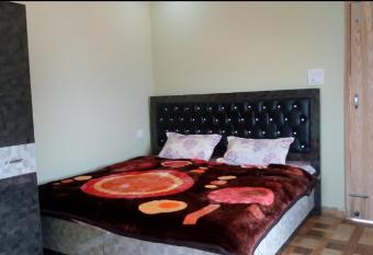 Family Home Stay has Balcony rooms