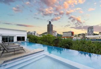 Apartment on Palmer has Balcony rooms