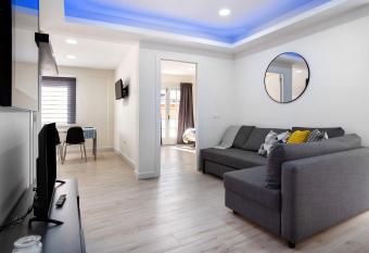 Santelmo has Balcony rooms