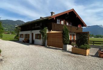 Haus Theresienwiese has Balcony rooms