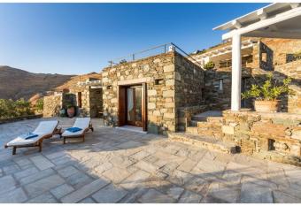 Blueros - Sand Suite has Balcony rooms