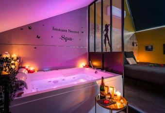 Instant Secret & Spa allows 18 year olds to book a room