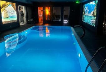 Russ Spa has Balcony rooms