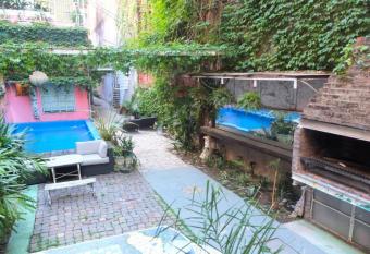 Casa San Telmo 12 has rooms with a private hot tub