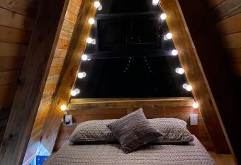 Caba  as Alpina, rom  ntica y acogedora a 10 minutos del centro has Balcony rooms