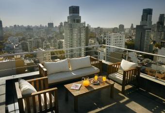 The Palermo Penthouse has rooms with a private hot tub
