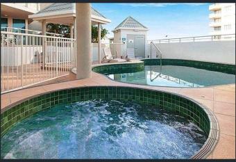 Private Getaway on Mooloolaba Beach - Sandcastles Resort has Balcony rooms