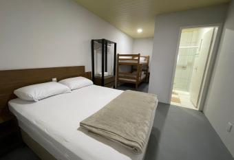 Linda Su  te em Casa Jardim - 500 Mts da Praia allows 18 year olds to book a room