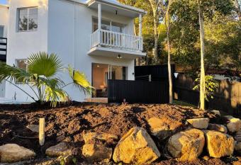 Location Location, sunshine beach, 100 m to beach( HA3) has Balcony rooms