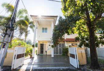 Cosy HomeStay at Penang Island -Beach and Village allows 18 year olds to book a room