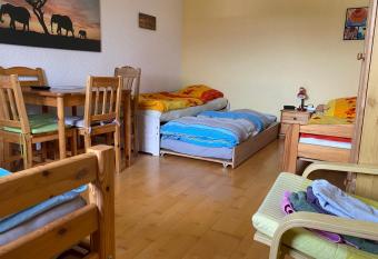 Ferienzimmer Oelhaf Zimmer in Gelb Self Check-In mit Key-Tresore has Balcony rooms