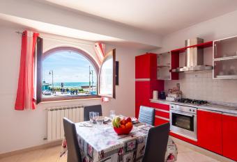 Mary Goretti Home Sea View Free Parking allows 18 year olds to book a room