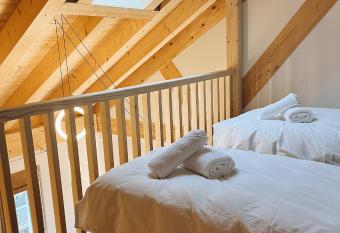 Maison des Sports allows 18 year olds to book a room