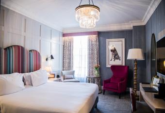 Francis Hotel Bath allows 18 year olds to book a room