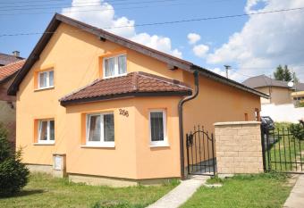 Superubytovanie Olga has Balcony rooms