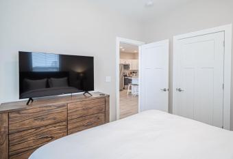 New Construction New Furnishings Luxury Unit has Balcony rooms