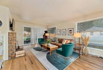 (null) has rooms with a private hot tub