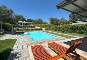 Amazilia Guesthouse has Balcony rooms