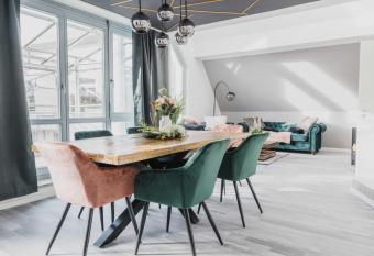 Luxury 4 Bedroom Apartment/Therme Erding/Parking has Balcony rooms