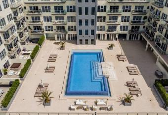 Top Floor Condo-2/2-Solitude n Aruba allows 18 year olds to book a room