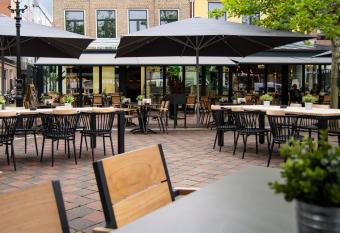 City Hotel de Jonge allows 18 year olds to book a room