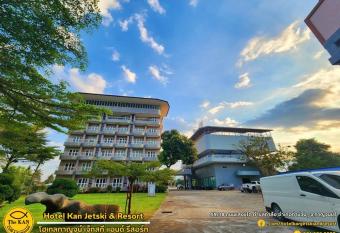 Hotel Kan Jetski & Resort -                                                                                                  allows 18 year olds to book a room