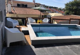 Sun House II - Near Sintra - Kitchen - Poll allows 18 year olds to book a room