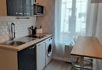 Le P tit Gustave hyper centre Le Havre allows 18 year olds to book a room