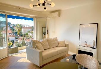 3 pi  ces ensoleill  es vue jardin au 6  me   tage, 12 min centre Cannes allows 18 year olds to book a room