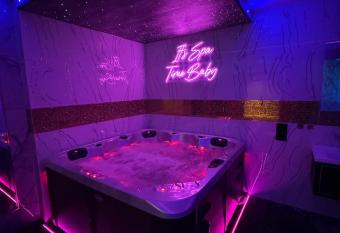 HIGHFIELD PRIVATE SPA APARTMENT allows 18 year olds to book a room