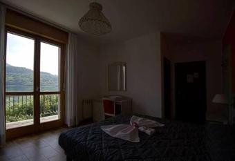 Albergo Mezzolago has Balcony rooms