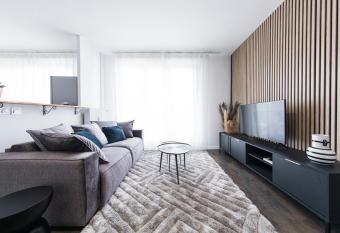 Appartement grande terrasse proche de Tours centre has Balcony rooms