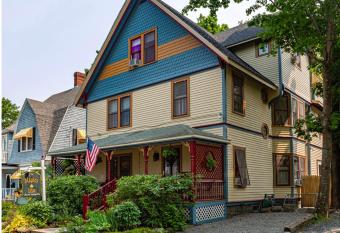 Maples Inn Bed&Breakfast allows 18 year olds to book a room