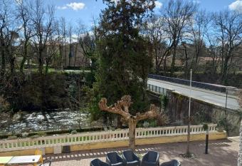 Coliv Castres has Balcony rooms