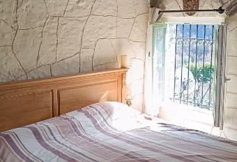 La petite tani  re has Balcony rooms