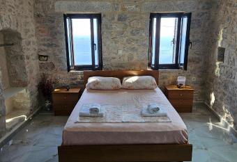 Rigas stone tower east Mani 1 has Balcony rooms