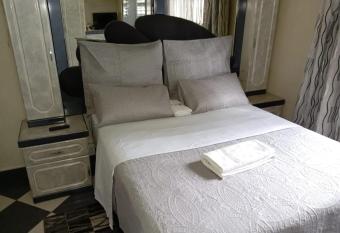 Pearl Guest House Kempton Park has Balcony rooms