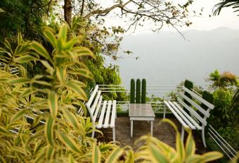 Cloudy Cove Resort has Balcony rooms